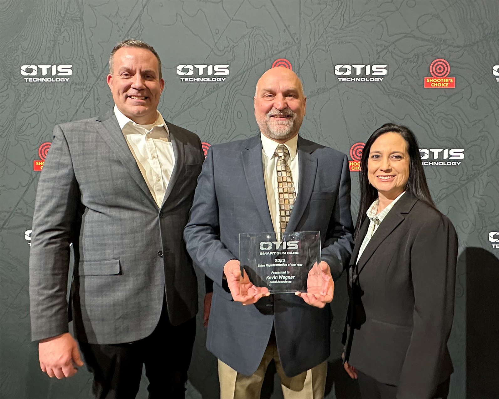 Kevin Wegner of Sokol Associates (middle) receiving the 2023 Sales Representative of the Year Award from Jeff Otteson, Otis Technology, Central Regional Sales Manager (left) and Kenda Campbell, Otis Technology, Director of Commercial Sales (right) 